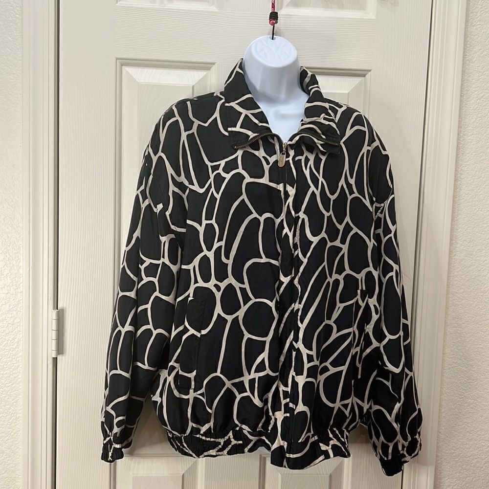 Fuda International Jacket Size Large 💯 Silk Woman’s Light Weight Zipper Front